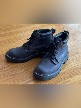 Pre-owned iconic ROOTS Women’s Black Genuine Leather TUFF Boots